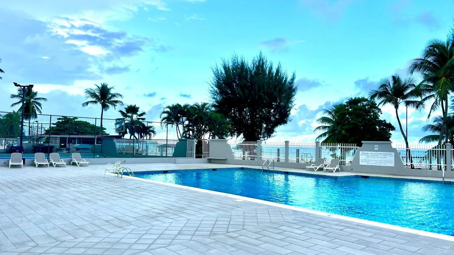 Ocean View Apt On Isla Verde In A 14Th Floor 圣胡安 0*,  波多黎各