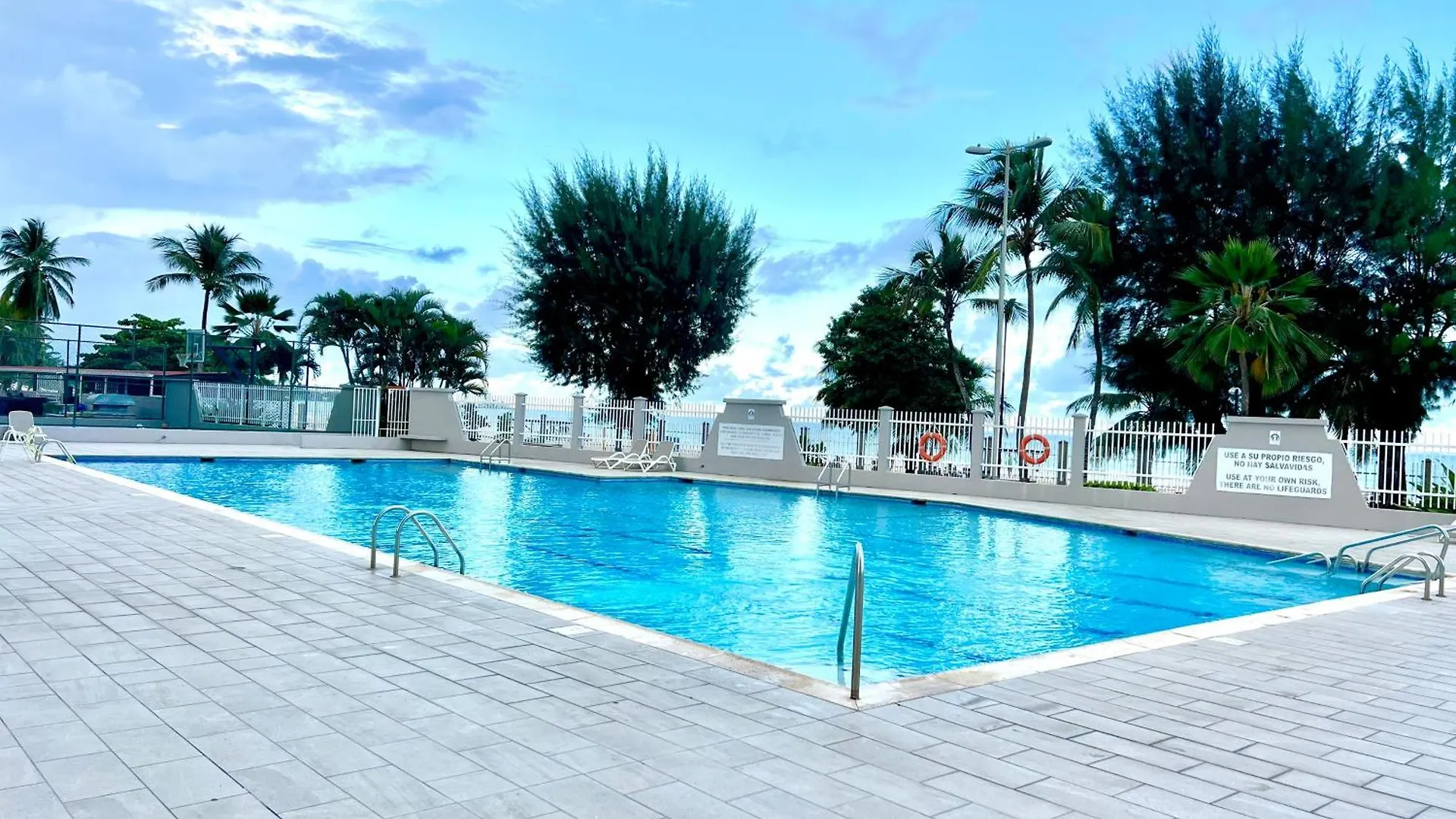 Ocean View Apt On Isla Verde In A 14Th Floor 圣胡安 公寓