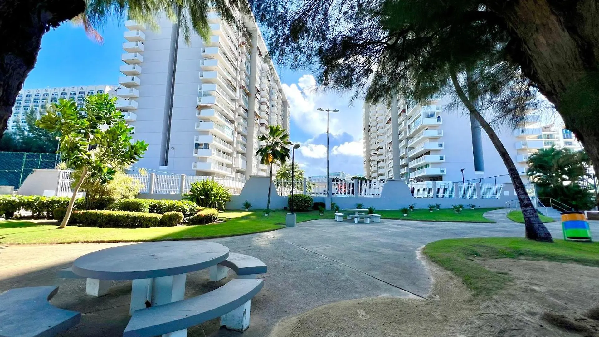 Ocean View Apt On Isla Verde In A 14Th Floor 圣胡安